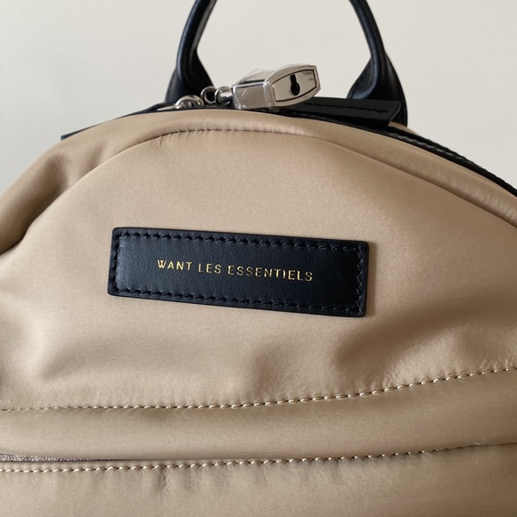 Want Les Essentiels Piper Backpack ✨ two tone zipper x lock x keys - Picture 4 of 17